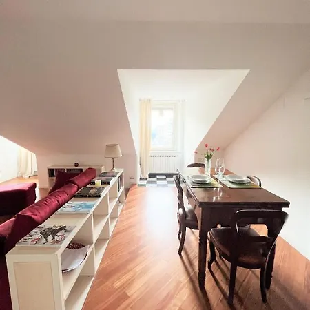 Apartment Hostdomus - September *