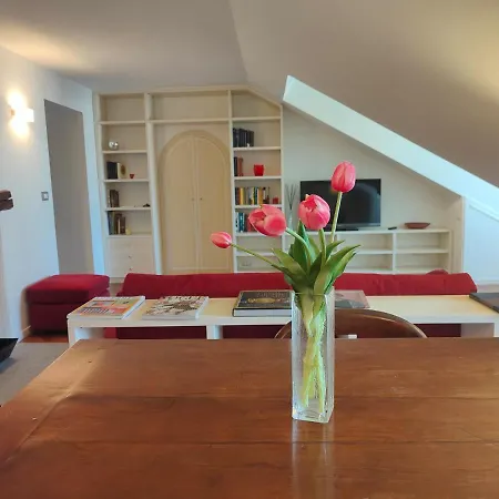 Hostdomus - September Apartment